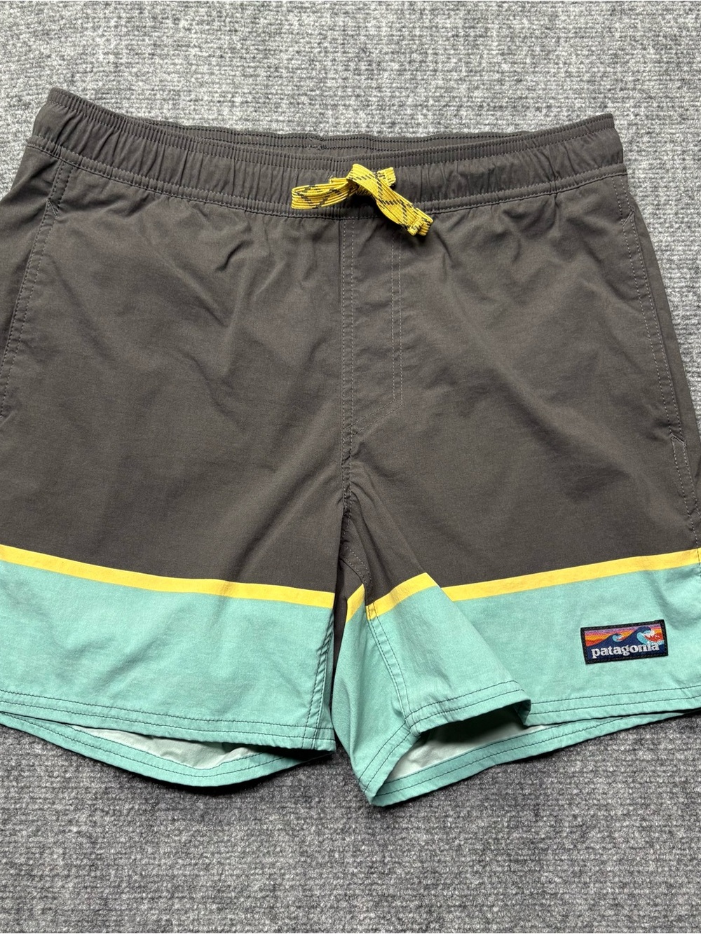Patagonia Shorts Mens Medium Gray Green Wavefarer Stretch Volley Board 86511
